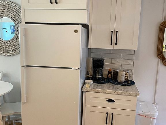 4th image of 32-5 Holland Ave