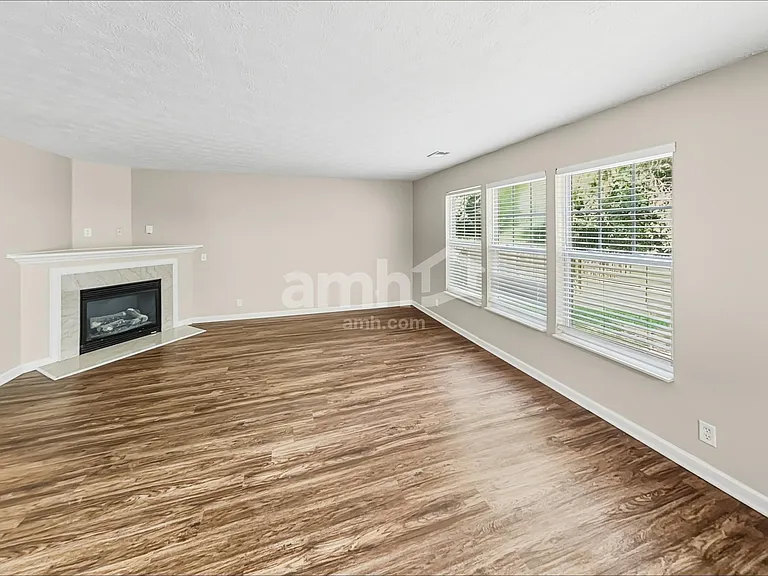 119 Crestwood Ln — Photo 8
