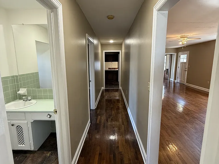 417 N College St — Photo 8