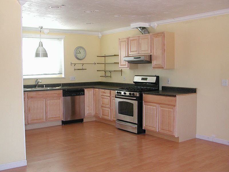 2nd image of 24021 Sylvan St