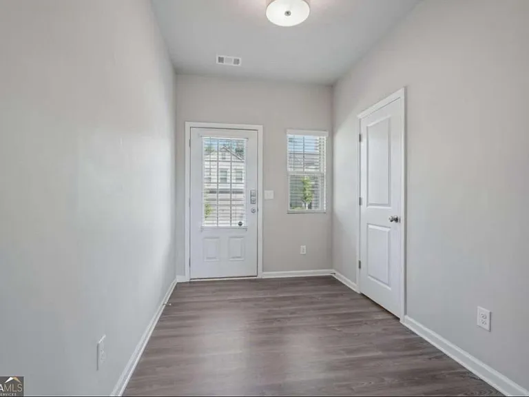 545 S Fortune Way — Photo 3