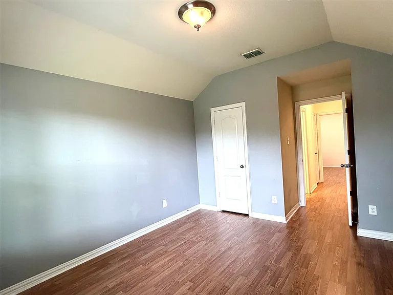 9404 Caliente Dr — Photo 14