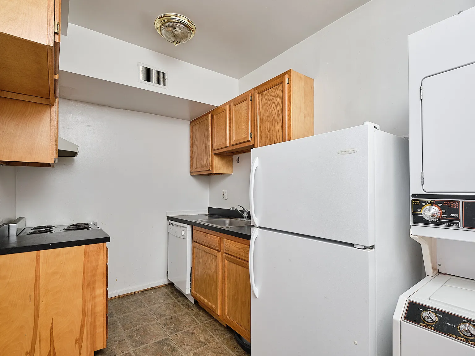 Charming 1-Bedroom Apartment in the Heart of Capitol Hill — Photo 4