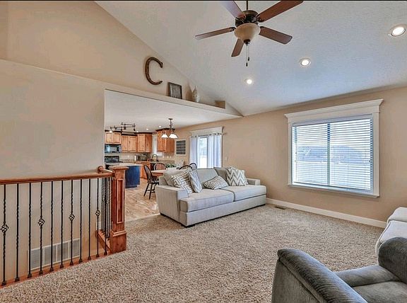 5th image of 2614 E Carriage Hill Dr