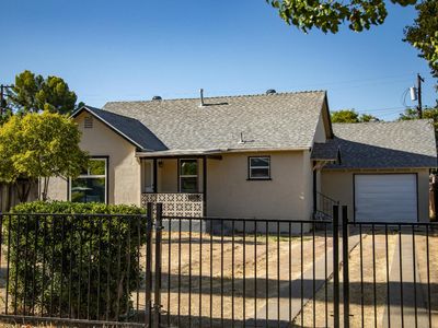 1115 E Hampton Way, Fresno, CA, 93704