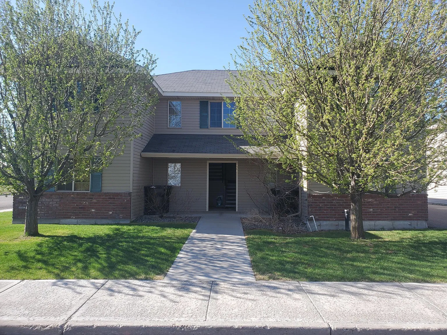 2 bed, 930 sqft, $1,025 — Photo 1