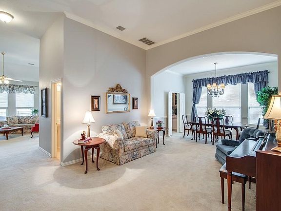 5th image of 1209 Canyon Creek Dr