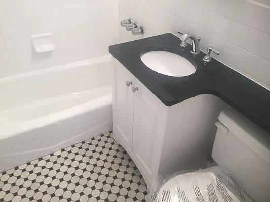 Rented by Metropolis Real Estate of Manhattan | media 24