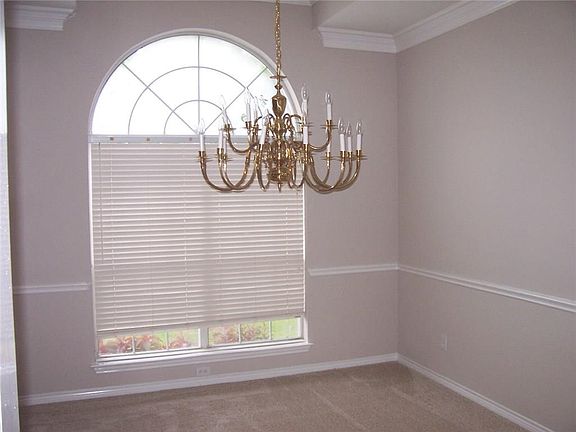 4th image of 3410 Oakleaf Ln