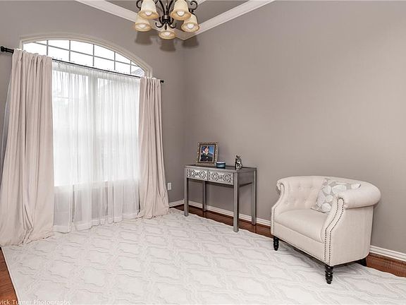 4th image of 207 Dawn Dr