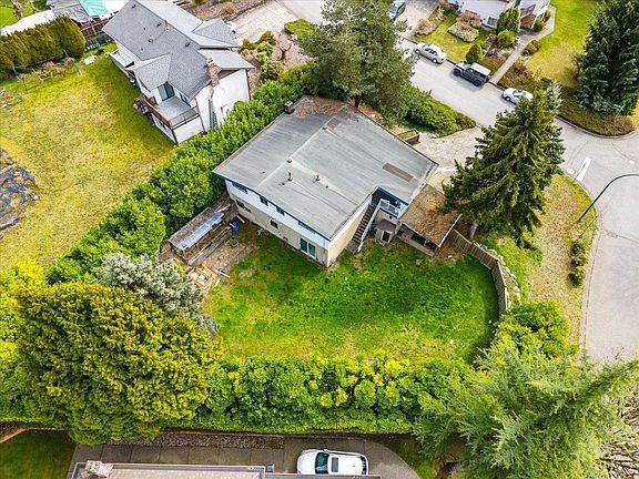 3rd image of 8071 Greenlake Pl