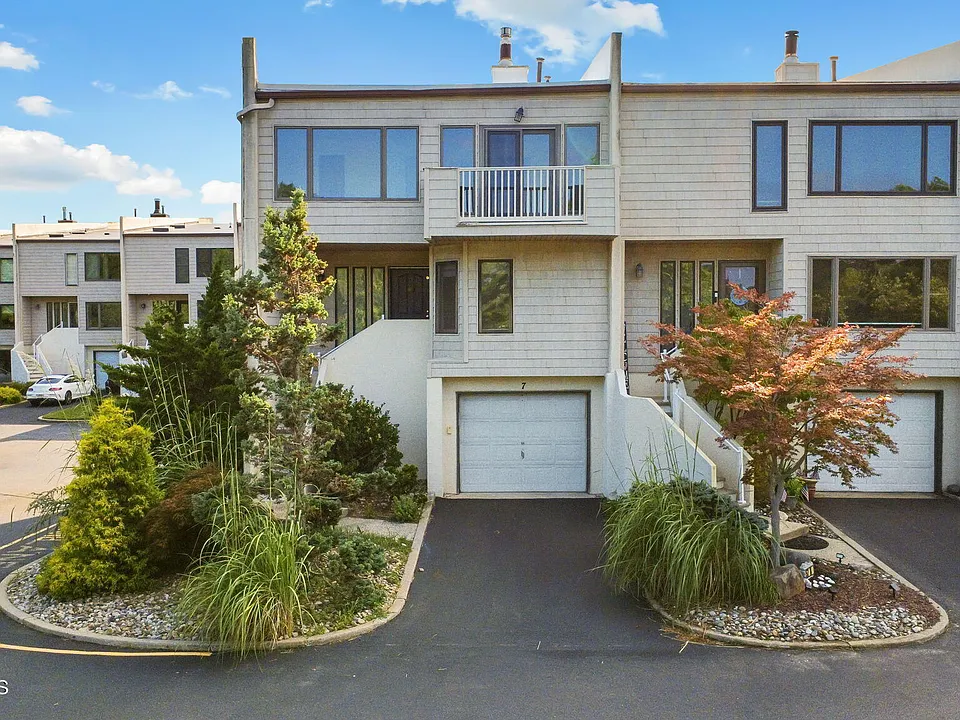 57 Bridgewaters Dr #7