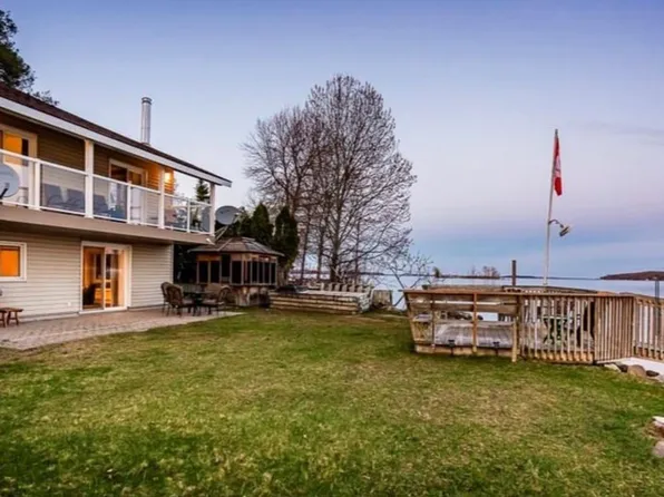 9 Bow Rd, Tiny, ON L9M 0B3