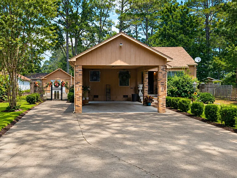 640 Woodbury Rd — Photo 1