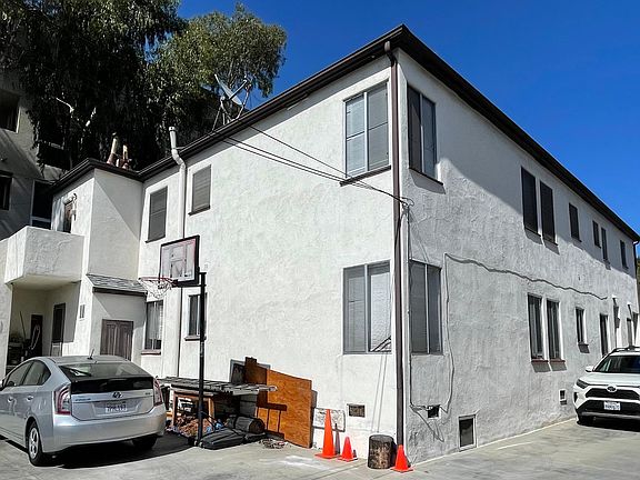 4th image of 829 N Edinburgh Ave #831