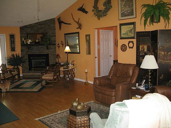08 Large Living Room