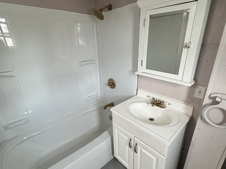 121 Adams St #2 — Photo 4