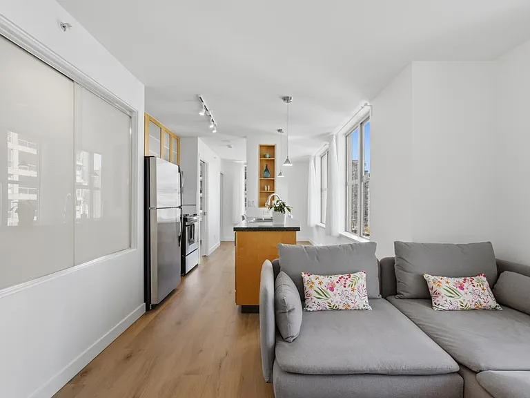 969 Richards St #1402 — Photo 5