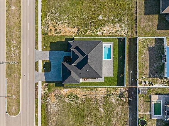3rd image of 628 Chiquita Blvd N