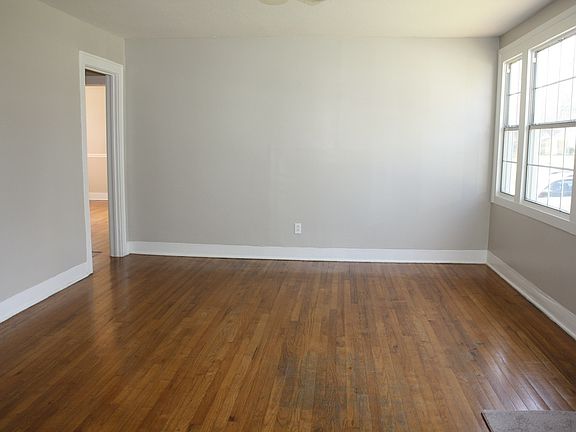 3rd image of 206 Patton Ave