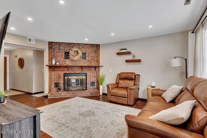 5th image of 12 Willowbrook Lane