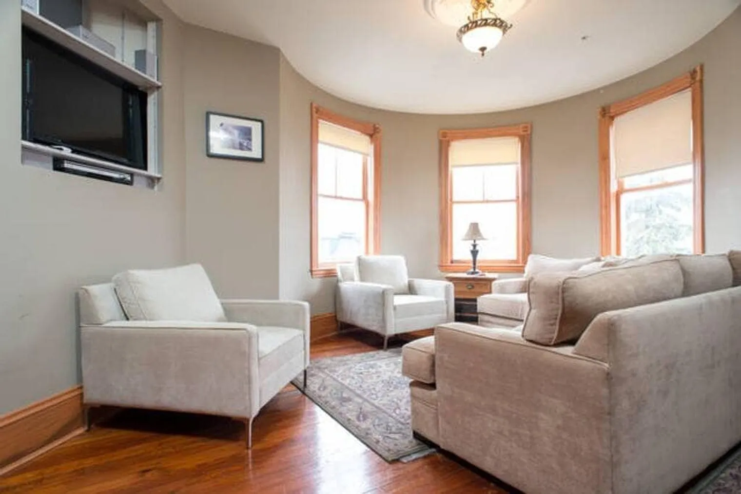 3 bed, 1.0 bath, $7,020 — Photo 4