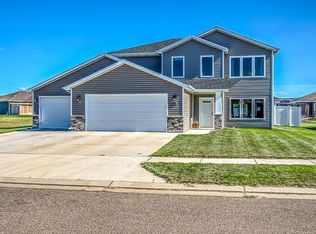 607 Canyon Rd SW, Mandan, ND 58554