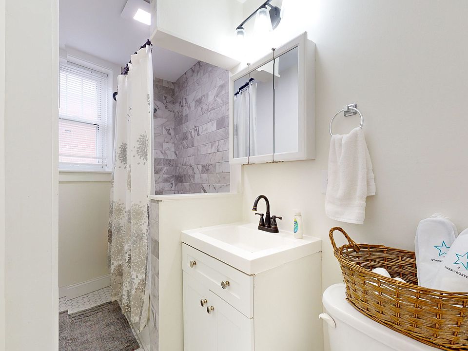 1st image of 187 Kent St APT 3