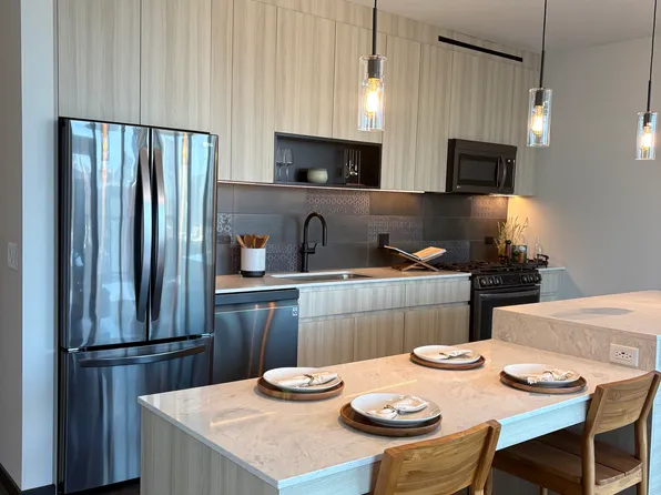 105 N May St #1401, Chicago, IL 60607