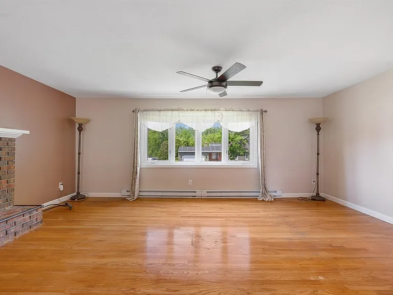 24 Hickory St — Photo 12