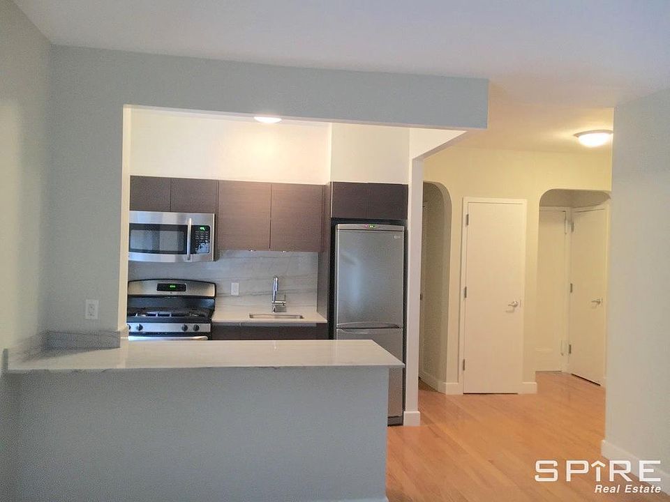 2nd image of 160 E 27th St