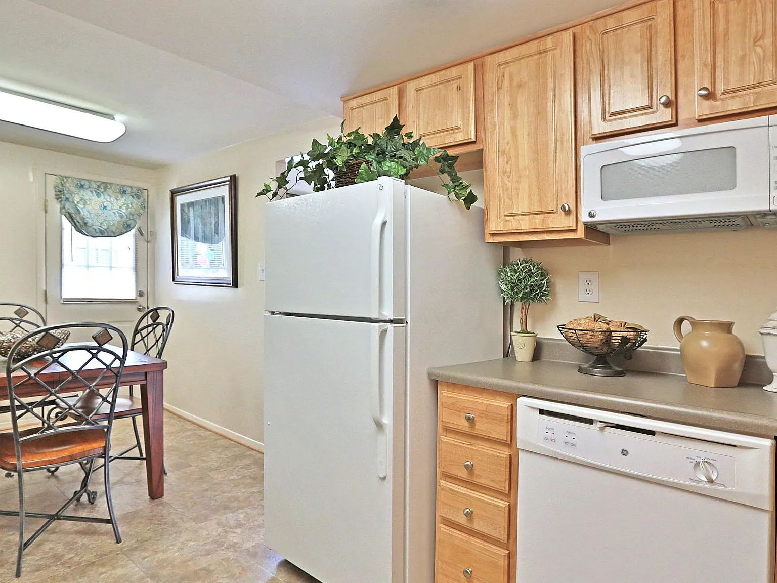 Winston Apartments — Photo 2