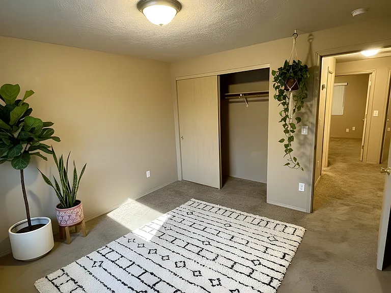 1048 Ridgefield Ct — Photo 7
