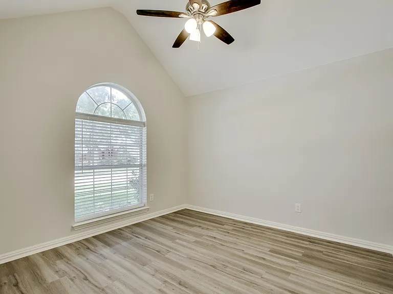 409 Lancashire Dr — Photo 23