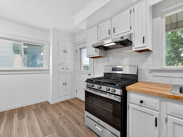 321 Clark St — Photo 16