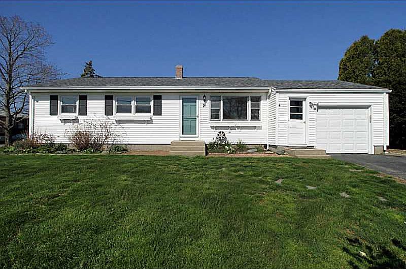 2 Squantum Ct, Middletown, RI 02842 Zillow
