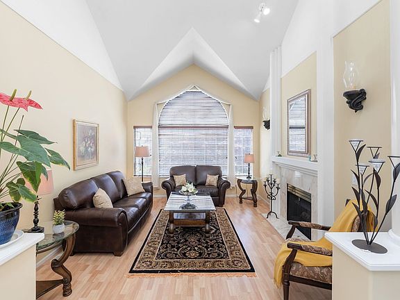 3rd image of 2905 Cliffrose Cres