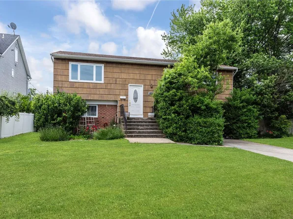2642 Riverside Avenue, Seaford, NY 11783