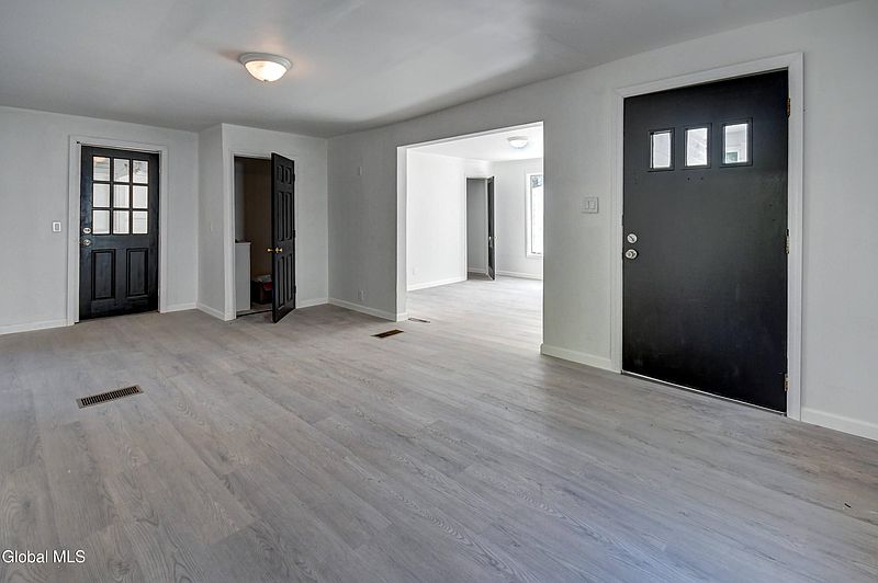 4th image of 36 Maple Street