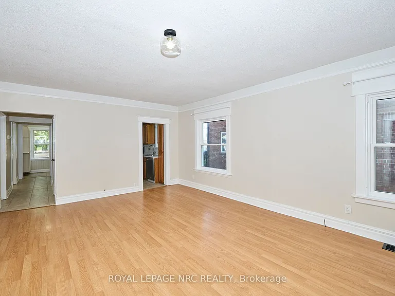 4592 6th Ave — Photo 7