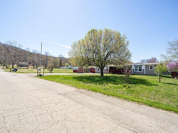 3rd image of 40 Adrian Dr