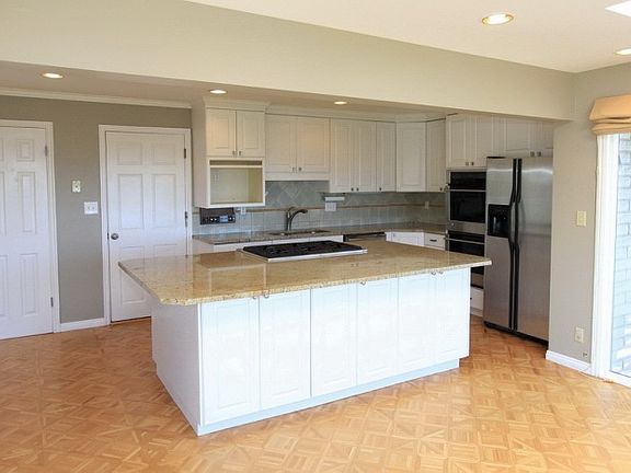 3rd image of 2210 S Lakeline Dr