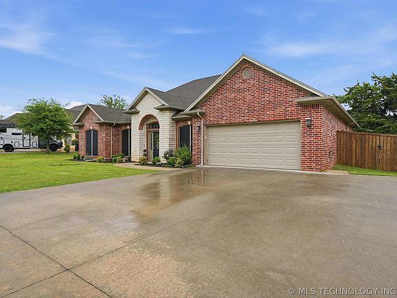 3rd image of 1510 Remington West Cir