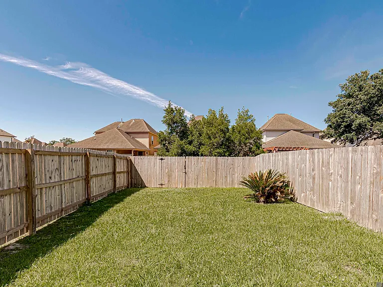 18163 Pinehurst Dr — Photo 34