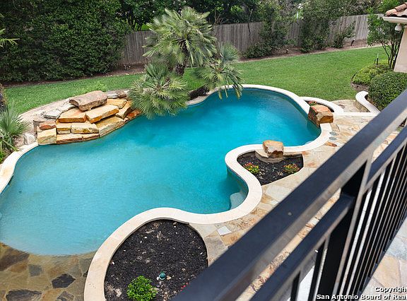 3rd image of 226 PERSIMMON POND