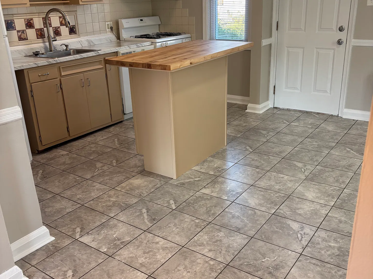 2 bed, 1.5 bath, 960 sqft, $1,800 — Photo 4