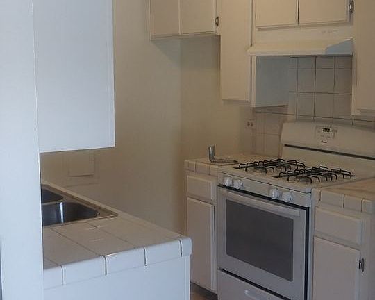 5th image of 195 W 31st St #103