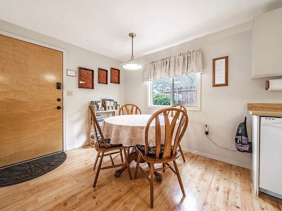 Dining Room Area Abigail's Cottage Ashland Oregon