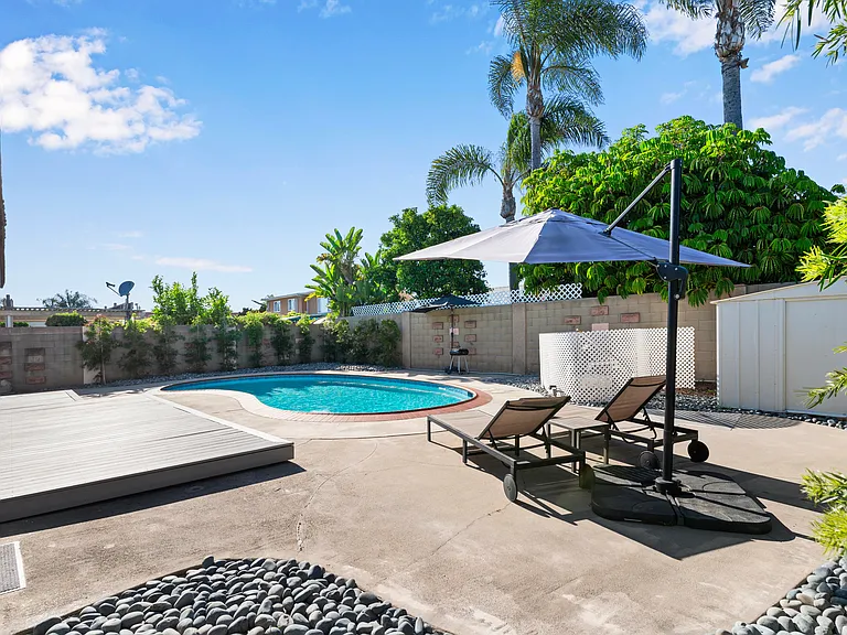 9333 Flicker Ave — Photo 44