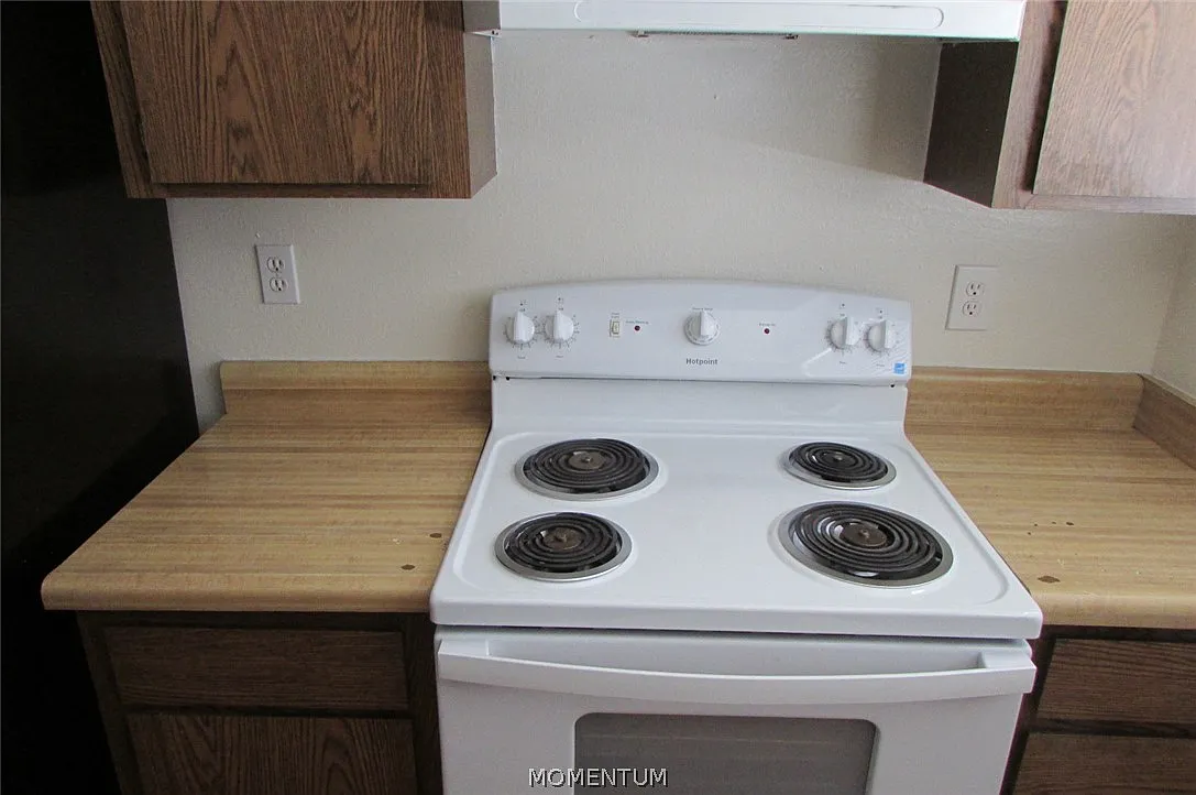 2 bed, 1.0 bath, 2938 sqft, $950 — Photo 2